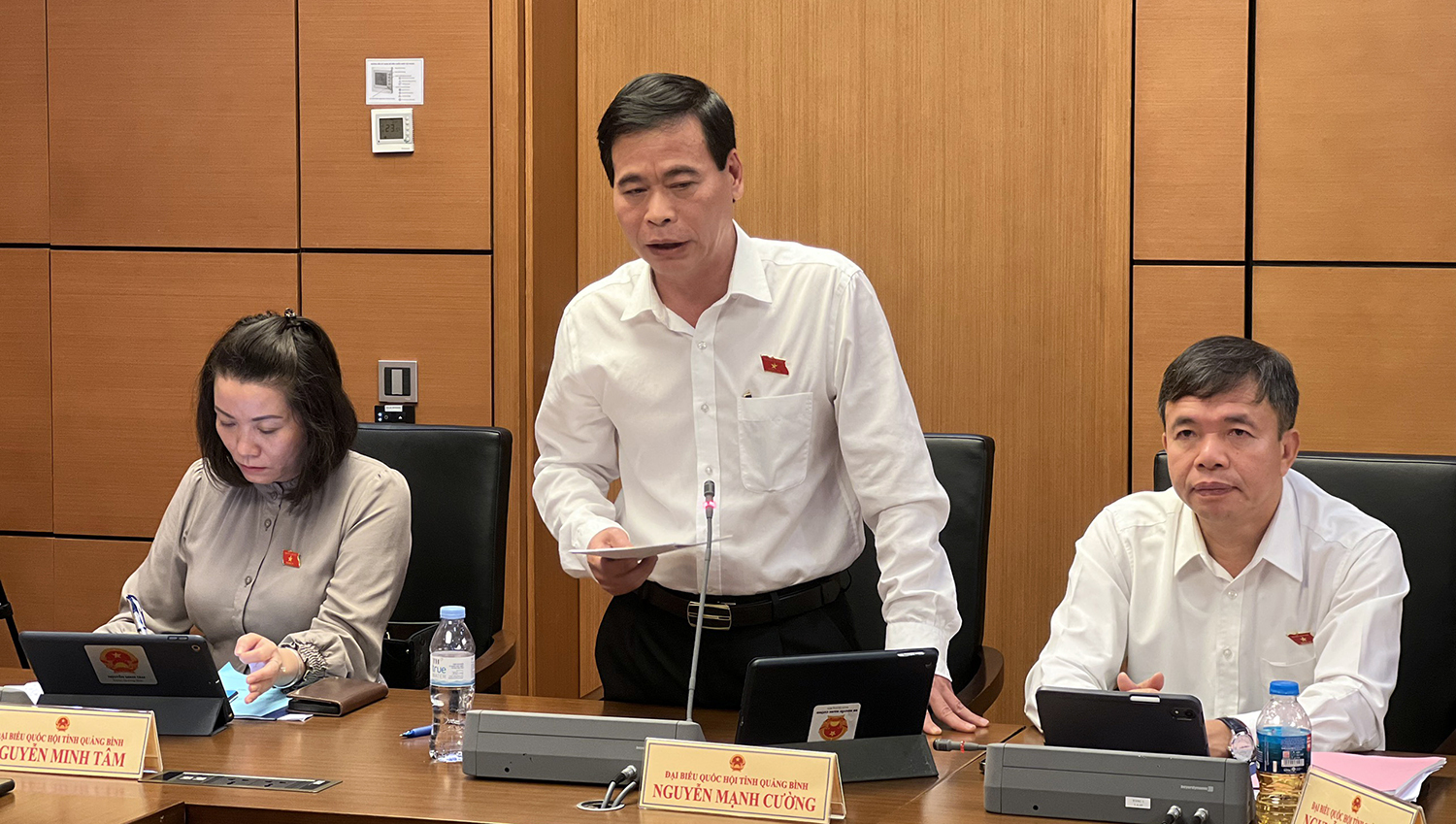  Đại biểu Nguyễn Mạnh Cường thảo luận về nội dung rà soát văn bản quy phạm pháp luật