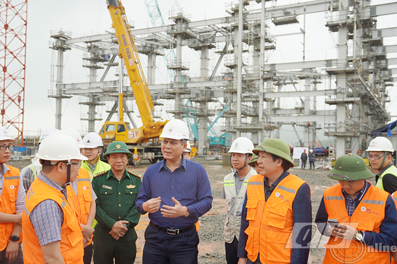 Đồng chí Chủ tịch UBND tỉnh Trần Thắng và đoàn công tác kiểm tra tiến độ thực hiện dự án Nhà máy Nhiệt điện Quảng Trạch I.