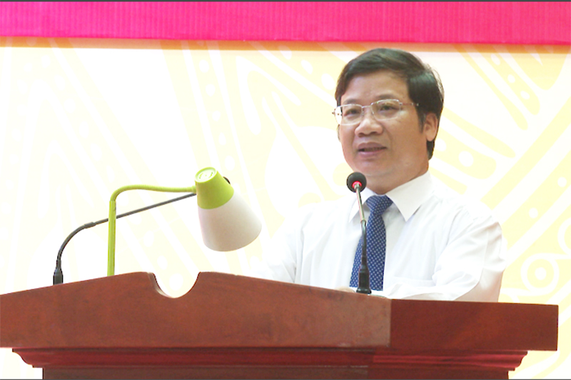 Đồng chí Trưởng ban Tuyên giáo Tỉnh ủy Cao Văn Định phát biểu tại hội nghị.