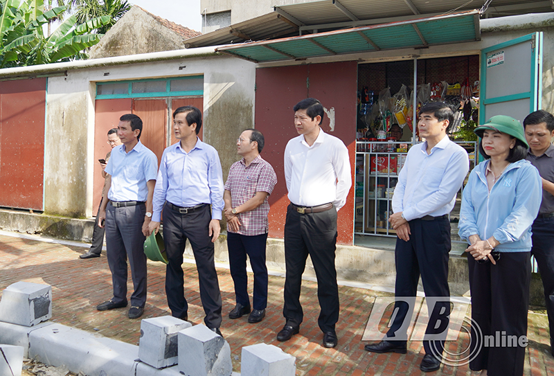 Đồng chí Phó Chủ tịch UBND tỉnh Hồ An Phong kiểm tra tiến độ dự án Khu lưu niệm Đại tướng Võ Nguyên Giáp.