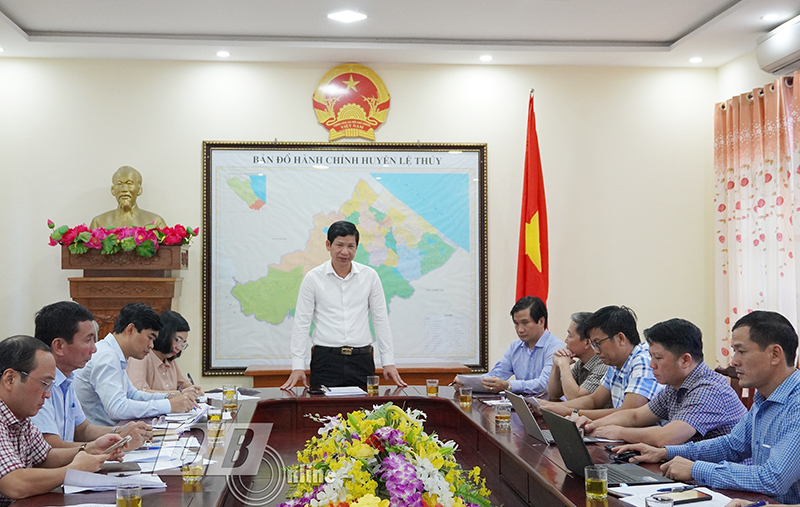 Đồng chí Phó Chủ tịch UBND tỉnh Hồ An Phong phát biểu chỉ đạo tại buổi làm việc với UBND huyện Lệ Thủy.