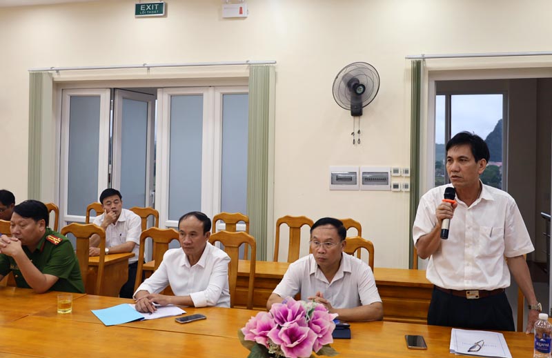Đại diện lãnh đạo huyện Minh Hóa phát biểu tại hội thảo.