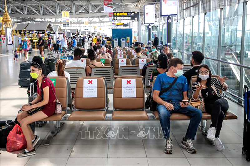 Hành khách tại sân bay Suvarnabhumi ở Bangkok, Thái Lan ngày 25/3/2020. Ảnh (tư liệu) minh họa: AFP/TTXVN