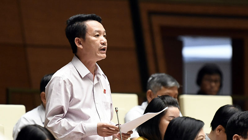 Đại biểu Trần Quang Minh thảo luận về tình hình kinh tế - xã hội tại phiên họp chiều 31/10