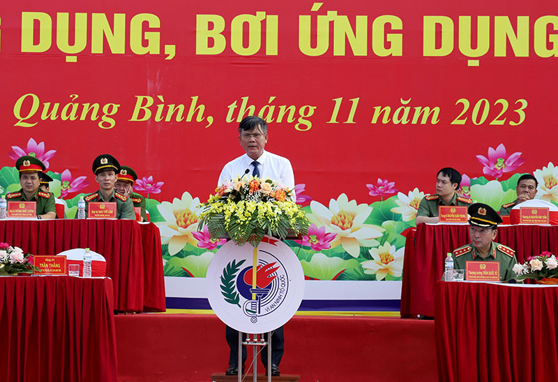 Đồng chí Trần Thắng, Phó Bí thư Tỉnh ủy, Chủ tịch UBND tỉnh phát biểu chào mừng hội thao lực lượng CAND năm 2023
