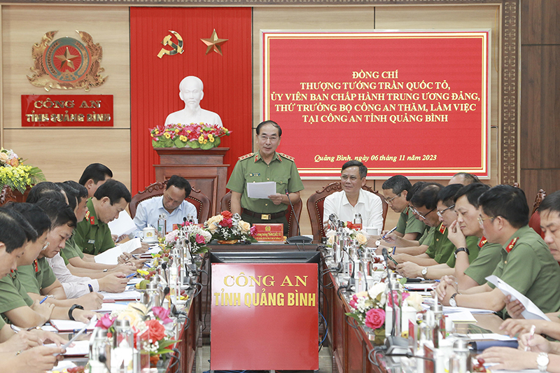 Thứ trưởng Bộ Công an Trần Quốc Tỏ phát biểu tại buổi làm việc.