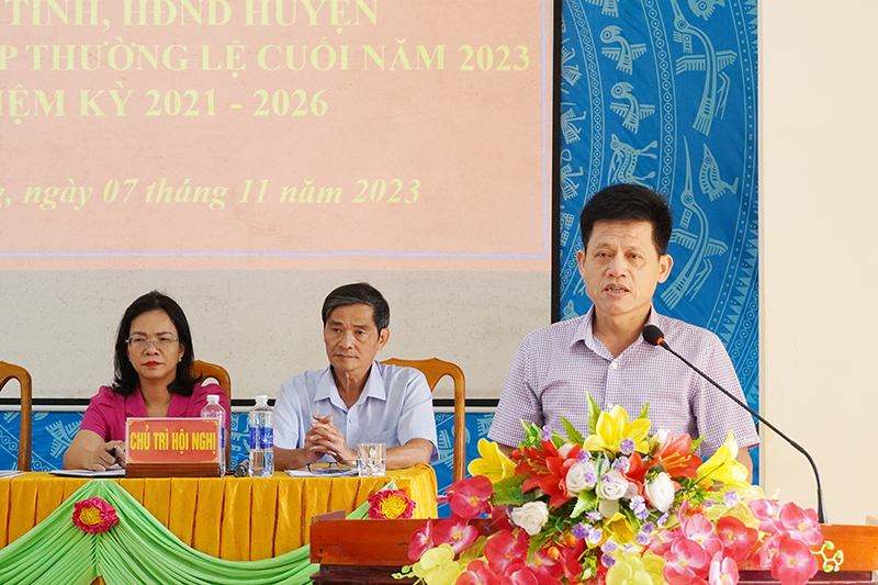 Chủ nhiệm Ủy ban Kiểm tra Tỉnh ủy Lê Văn Bảo tiếp thu, giải trình các ý kiến, kiến nghị của tri huyện Lệ Thủy.