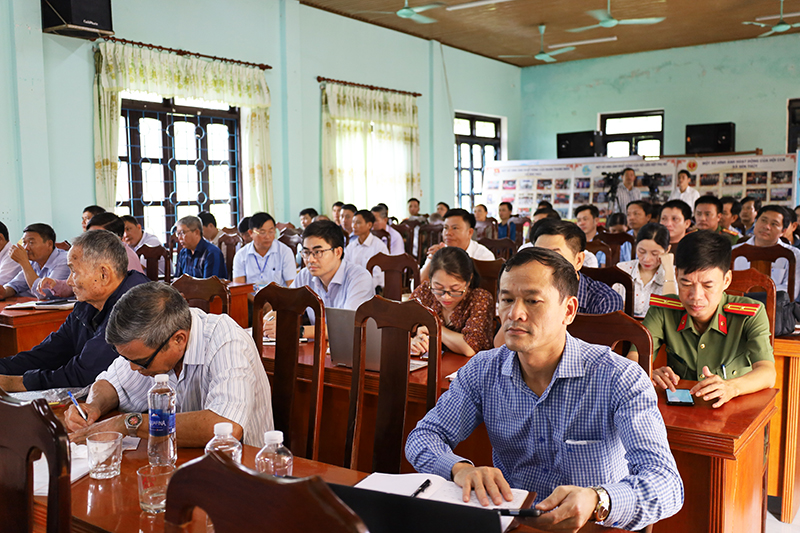  Cử tri huyện Lệ Thủy tham gia hội nghị tiếp xúc cử tri.