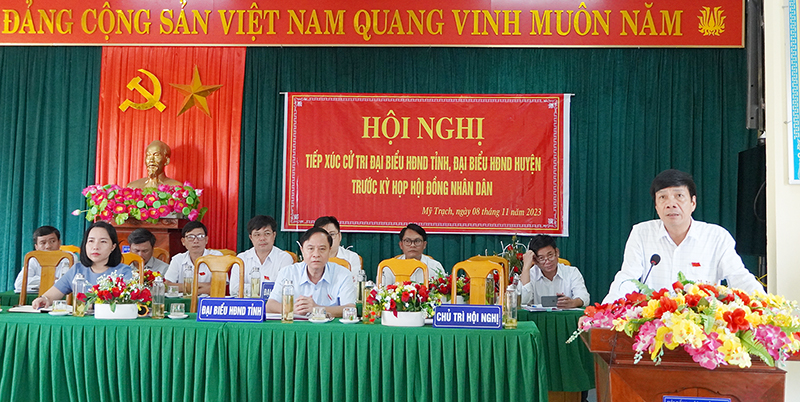  Đồng chí Phó Chủ tịch Thường trực HĐND tỉnh Nguyễn Công Huấn tiếp thu, làm rõ các ý kiến của cử tri.