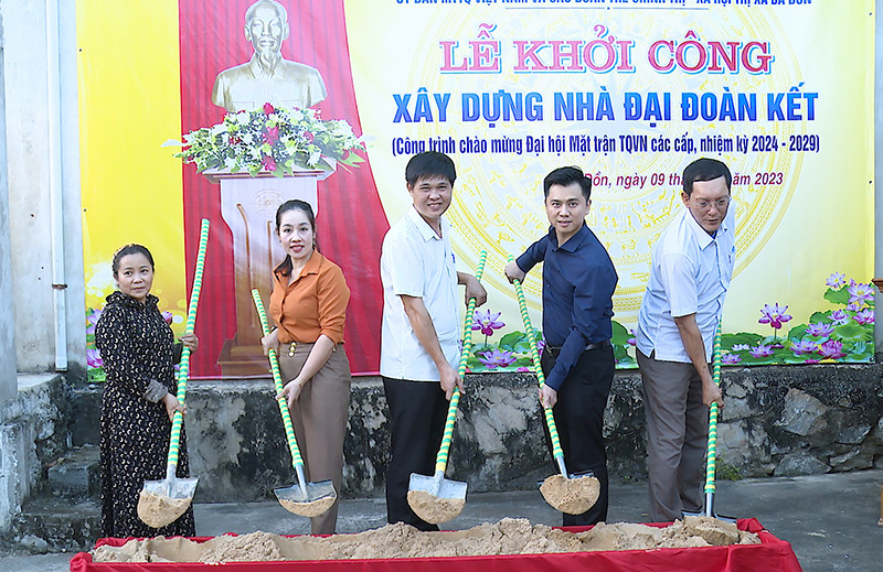 Lễ khởi công được tổ chức tại nhà ông Trương Xuân Sỹ, thôn Thượng Thôn, xã Quảng Trung.