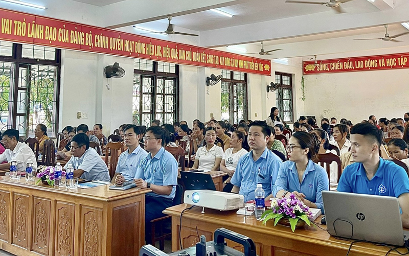 Đông đảo hội viên Hội LHPN xã Duy Ninh tham gia buổi đối thoại.