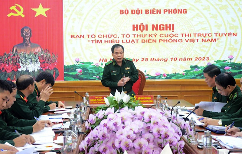  Thiếu tướng Phùng Quốc Tuấn, Phó Chính ủy Bộ đội Biên phòng, Trưởng ban Tổ chức chủ trì Hội nghị Ban tổ chức, Tổ Thư ký cuộc thi.