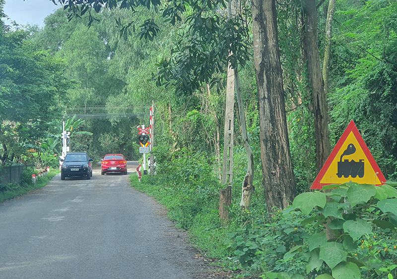 Cắm đủ biển “Chú ý tàu hỏa” tại 139 lối đi tự mở qua đường sắt, quản lý, bảo vệ đúng quy định.