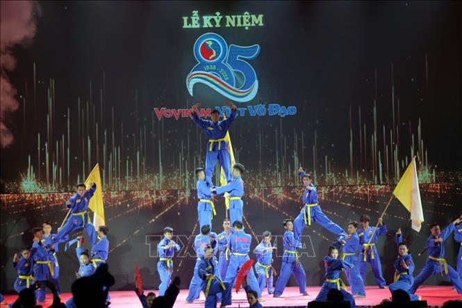 Tiết mục biểu diễn tại Lễ kỷ niệm 85 năm thành lập Vovinam - Việt Võ Đạo. Ảnh: TTXVN phát