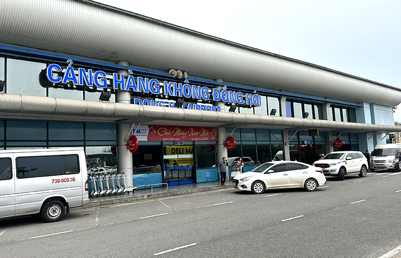 UBND tỉnh đề nghị các hãng hàng không tăng chuyến bay đi, đến Quảng Bình.