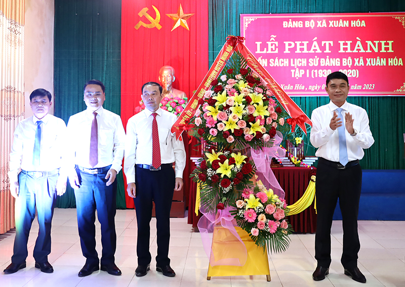Công bố, phát hành Lịch sử Đảng bộ xã Xuân Hóa, tập I (giai đoạn 1930-2020).