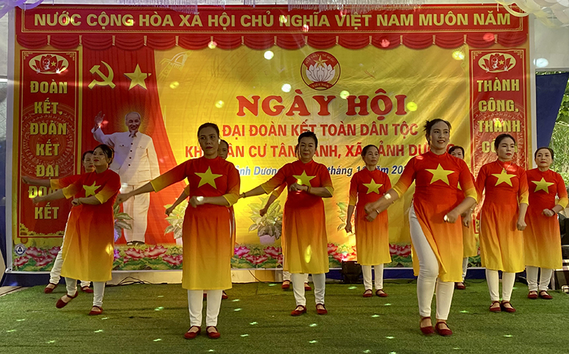 Tiết mục văn nghệ tại ngày hội.