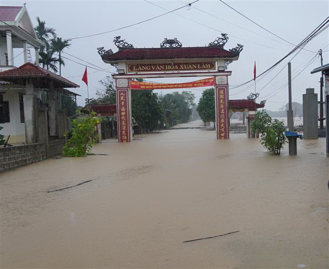 Nhiều xã vùng trũng của huyện Hải Lăng, tỉnh Quảng Trị ngập sâu trong nước. (Ảnh: Thanh Thủy/TTXVN)