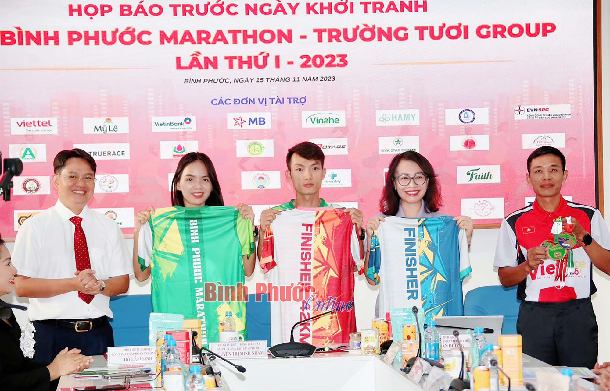 Ban tổ chức công bố các áo thi đấu và huy chương của giải