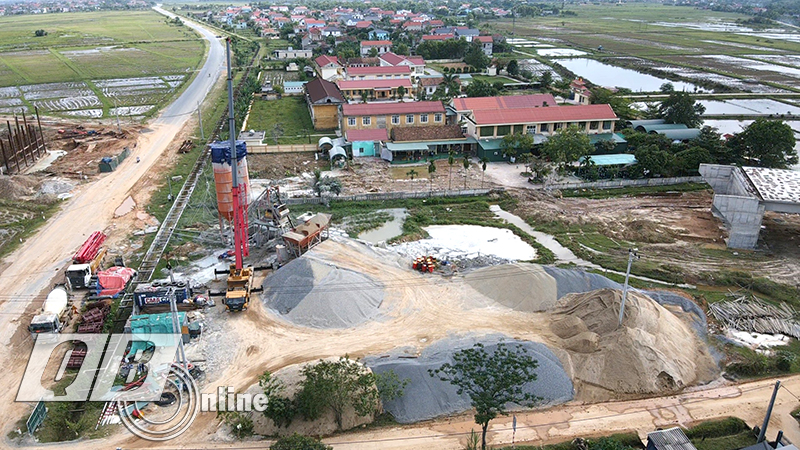 Trạm trộn đặt gần khu dân cư, trường học gây ô nhiễm môi trường.