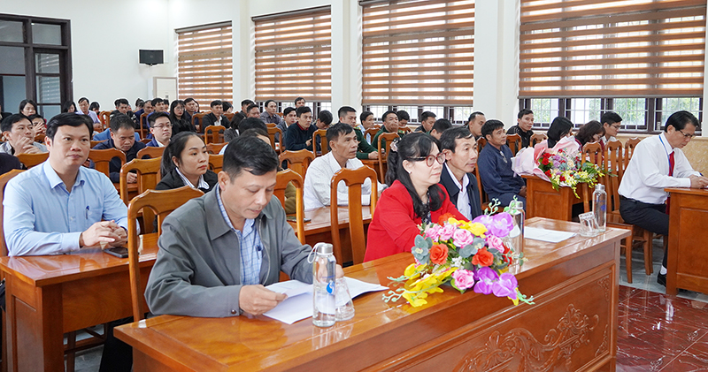 Các đại biểu và học viên tham dự lễ bế giảng.