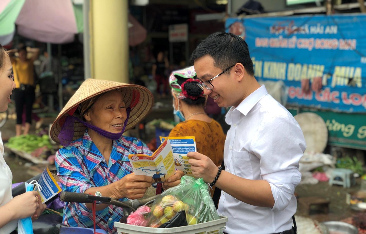 Giới thiệu về các chế độ bảo hiểm xã hội cho người lao động. (Ảnh: PV/Vietnam+)