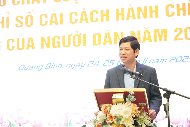 Đồng chí Phó Chủ tịch UBND tỉnh Hồ An Phong phát biểu chào mừng hội thảo.