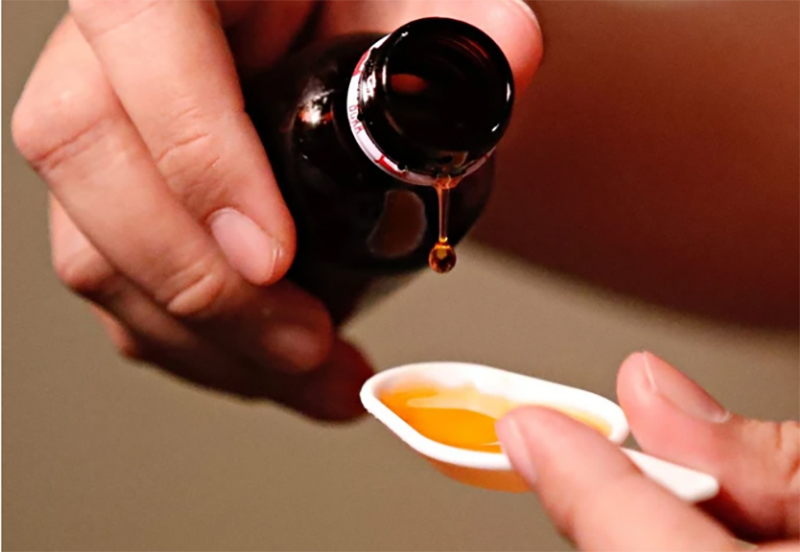  Một số loại siro ho được cho là khiến trẻ em tổn thương thận cấp tính. (Ảnh minh họa: Reuters)