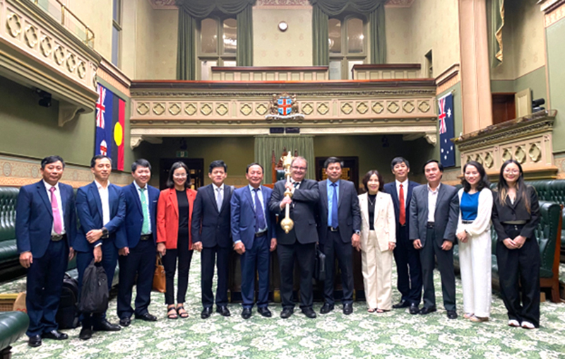 Đoàn công tác đến tham quan tại Hạ viện bang New South Wales.
