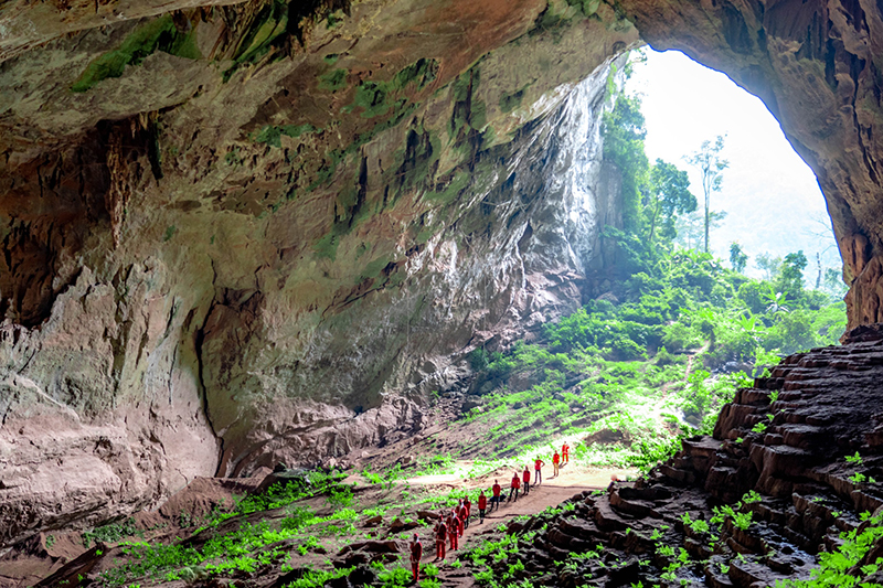 Khám phá hang động là một trong những sản phẩm hấp dẫn của du lịch Quảng Bình. (Trong ảnh, du khách khám phá hang Pygmy do Jungle Boss khai thác).