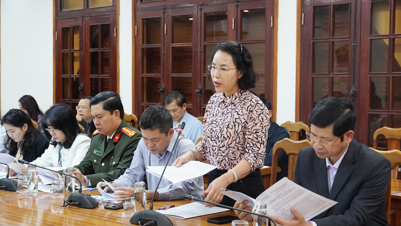 Lãnh đạo Sở Văn hóa và Thể thao báo cáo công tác triển khai các hoạt động Kỷ niệm 420 năm hình thành tỉnh Quảng Bình.
