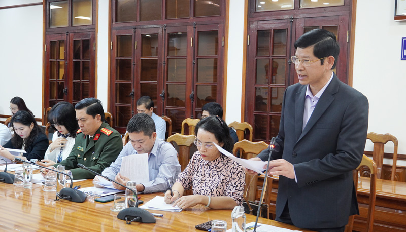 Đồng chí Phó Chủ tịch UBND tỉnh, Trưởng Ban Chỉ đạo các ngày lễ lớn tỉnh Hồ An Phong phát biểu tại buổi làm việc.