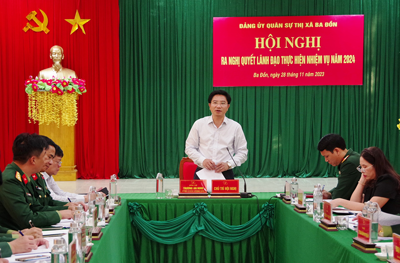 Đồng chí Bí thư Thị ủy Ba Đồn Trương An Ninh phát biểu kết luận tại hội nghị.