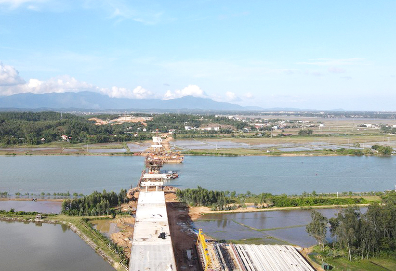 Nhà thầu Tổng Công ty Phương Thành đẩy nhanh tiến độ thi công cầu sông Gianh (gói thầu XL-02, dự án thành phần Vũng Áng-Bùng).  3.4: Các nhà thầu thi công tại gói thầu XL-01, dự án thành phần Bùng-Vạn Ninh.
