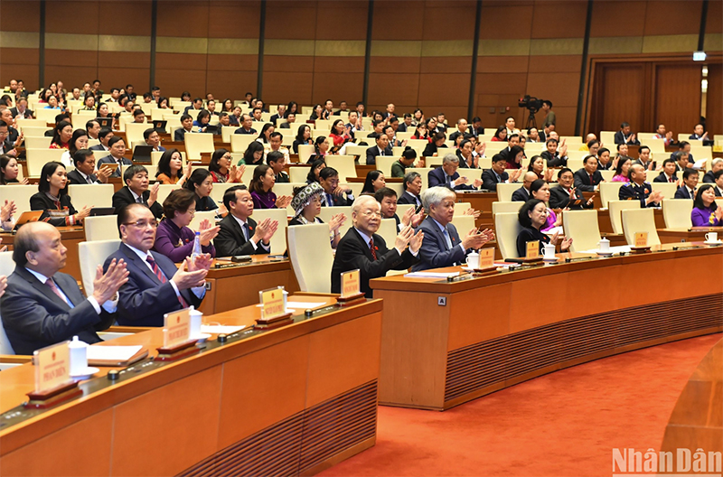 Các đồng chí lãnh đạo, nguyên lãnh đạo Đảng, Nhà nước và các đại biểu Quốc hội dự phiên bế mạc. (Ảnh: ĐĂNG KHOA)