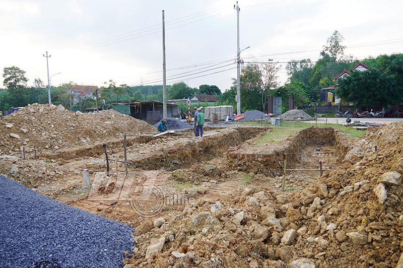 Khu tái định cư thôn Long Đại, xã Hiền Ninh, huyện Quảng Ninh đang có 2 hộ dân khởi công xây dựng nhà ở.