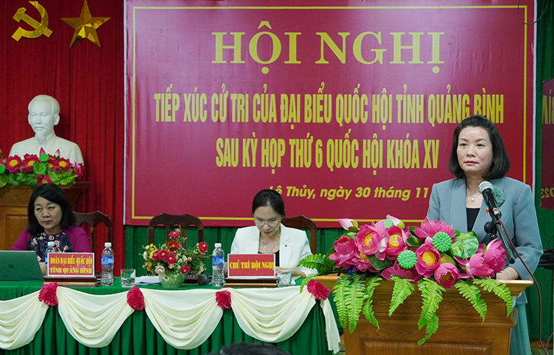 Đại biểu Nguyễn Minh Tâm tiếp thu, giải trình các vấn đề cử tri huyện Lệ Thủy quan tâm.