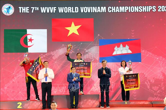 Ban Tổ chức trao giải chung cuộc, chủ nhà Việt Nam giành vị trí nhất toàn đoàn. 