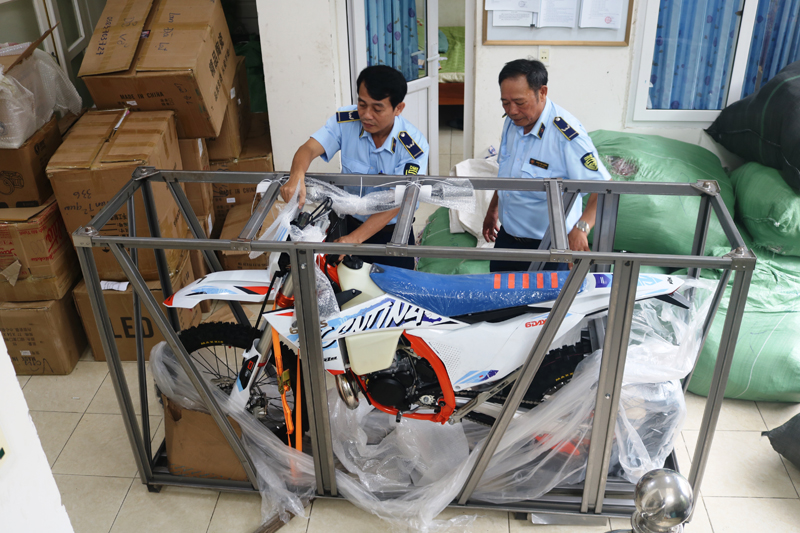 Liên tiếp phát hiện nhiều vụ việc vi phạm hàng hóa