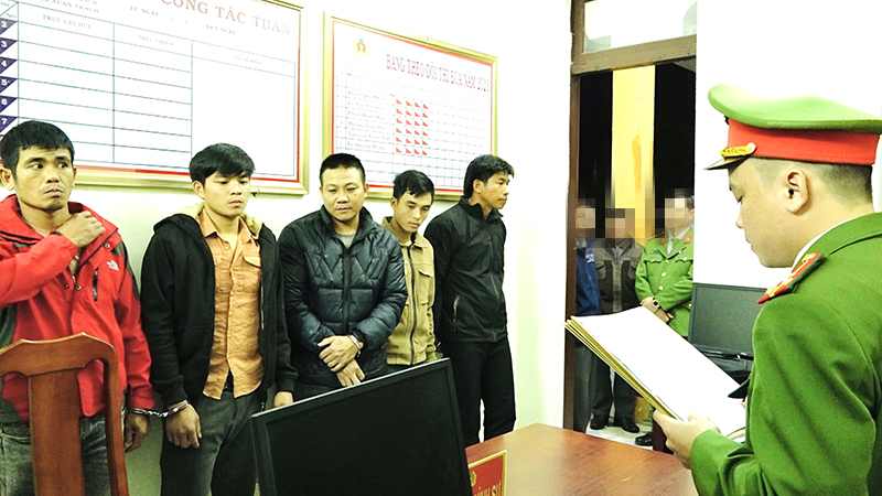 Bắt tạm giam các đối tượng trộm cắp tài sản