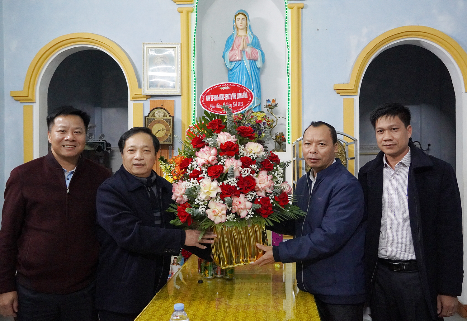 Thăm, chúc mừng nhân dịp Giáng sinh năm 2023