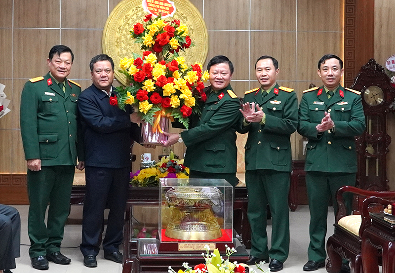 TP. Đồng Hới: Thăm các đơn vị, gia đình chính sách nhân Ngày thành lập Quân đội Nhân dân Việt Nam