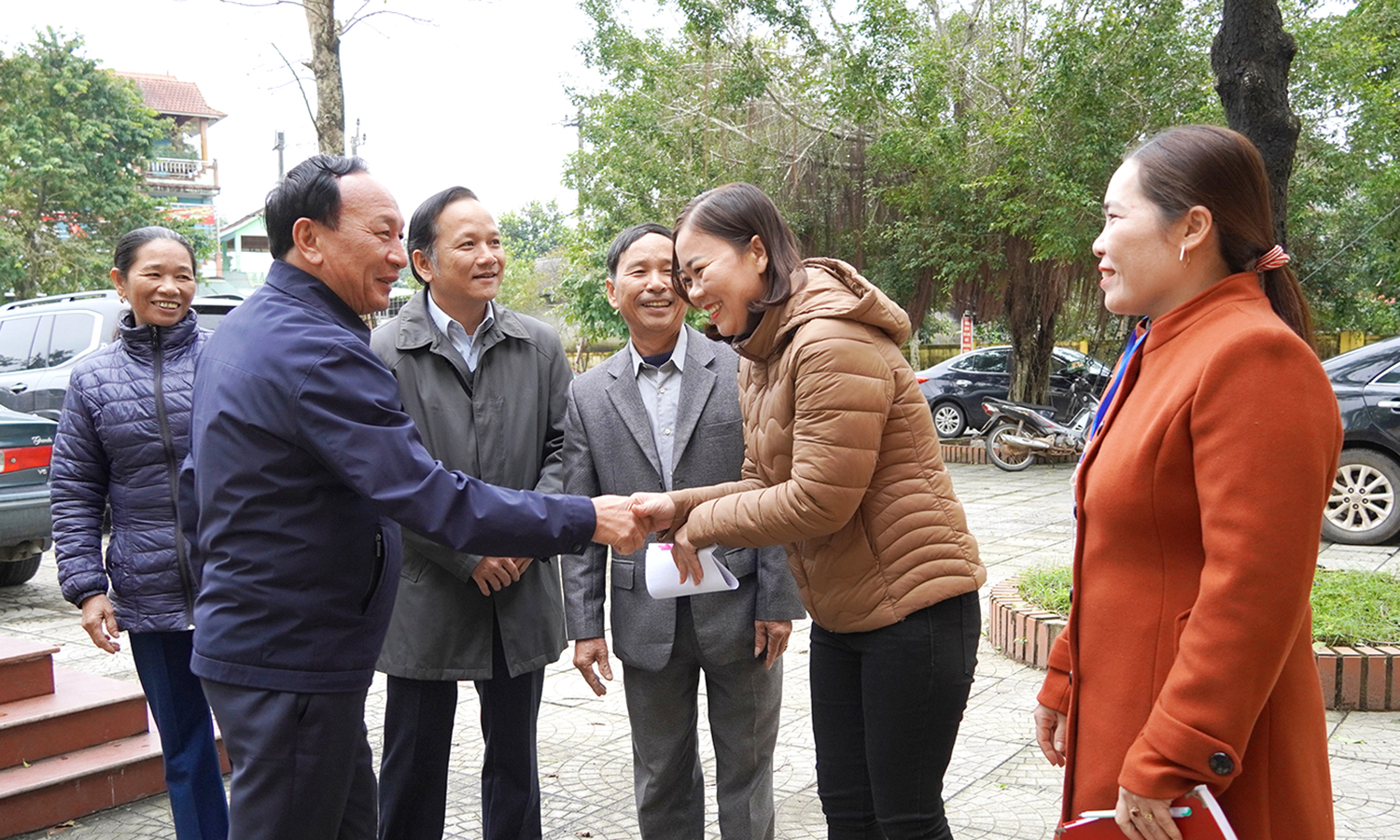 Đại biểu HĐND tỉnh tiếp xúc cử tri sau kỳ họp thứ 12