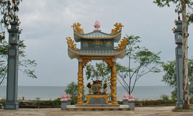 Nghè cầu ngư, địa điểm tiến hành lễ cầu ngư hàng năm của ngư dân làng Cảnh Dương.