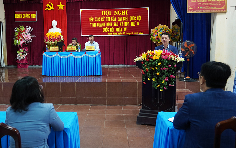 đại biểu Trần Quang Minh đã thông tin với cử tri huyện Quảng Ninh một số kết quả của kỳ họp thứ 6, Quốc hội khóa XV