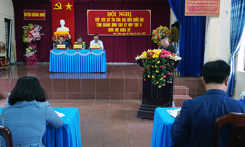  Cử tri huyện Quảng Ninh bày tỏ tâm tư, nguyện vọng. 