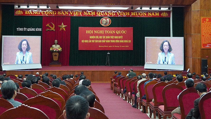 đồng chí Trương Thị Mai, Ủy viên Bộ Chính trị, Thường trực Ban Bí thư, Trưởng ban Tổ chức Trung ương phát biểu kết luận hội nghị