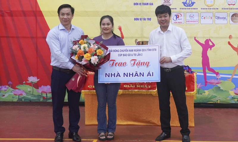 Cô giáo Nguyễn Thị Lan Phương, Trường MN Bắc Nghĩa (TP. Đồng Hới) được tặng nhà  