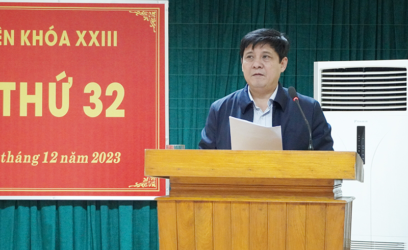  Đồng chí Bí thư Huyện ủy Bố Trạch Lê Công Toán phát biểu kết luận hội nghị.