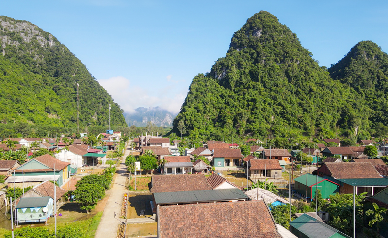  Làng Du lịch tốt nhất thế giới Tân Hóa (Minh Hóa) mang nét đặc trưng nông thôn miền núi chất phác, yên bình, đậm đà bản sắc văn hóa riêng có. 